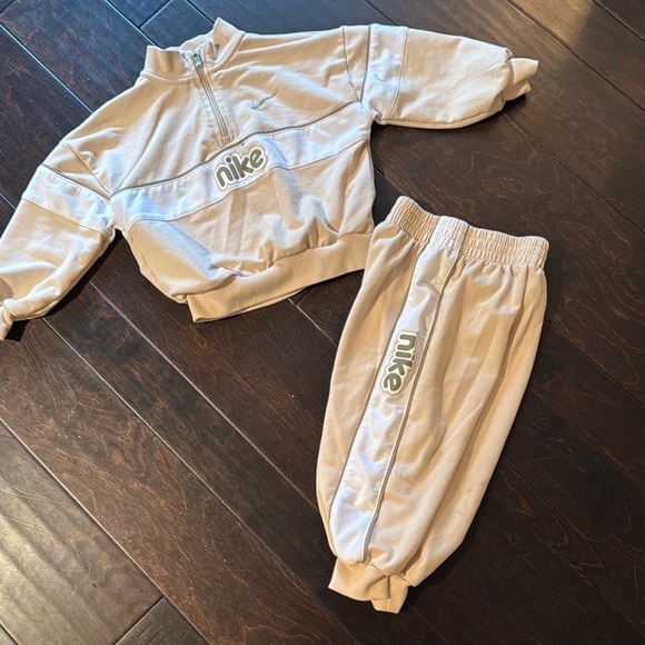 Nike Light Beige Athletic Set 3T - Picture 4 of 7